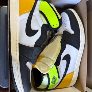 Jordan 1 Retro High OG Volt
